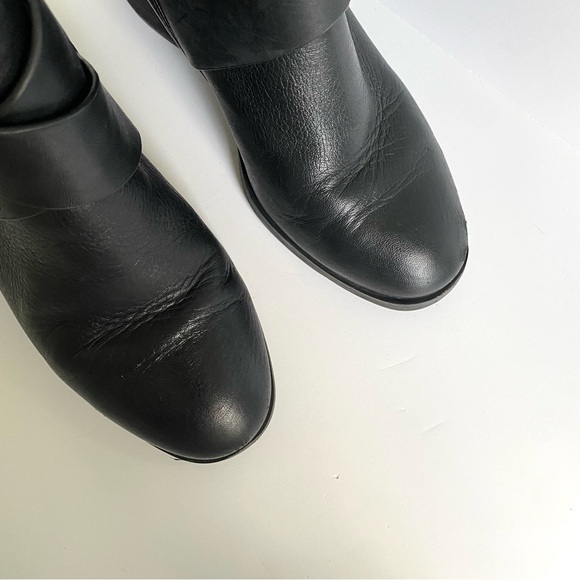 Isola Larkin Leather Cutout Ankle Booties Block Heel Cross Strap Black Size‎ 7.5 - Picture 2 of 8